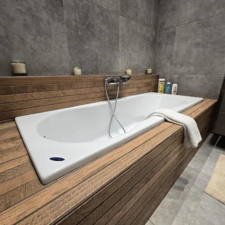 Apartament Gravashome *